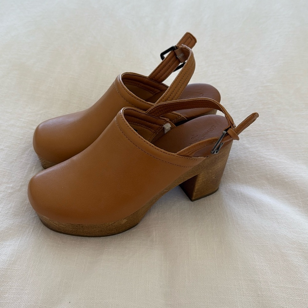 Universal Thread Cognac Clogs